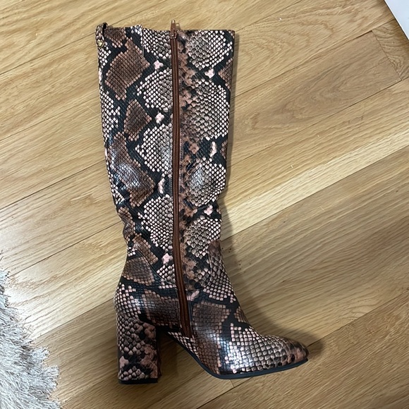 Snakeskin boots - Picture 2 of 4